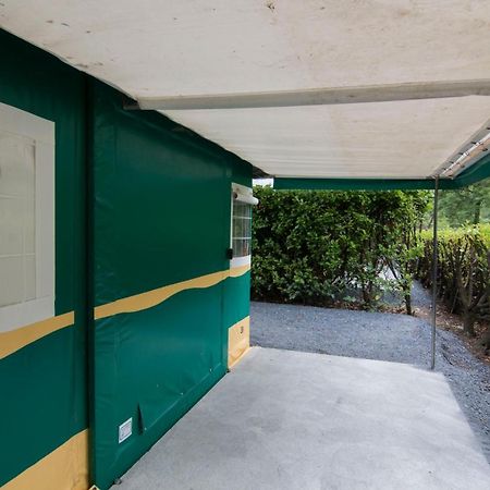 Camping Le Jardin - Chalets, Bungalows Et Emplacements Nus Pour Des Vacances Nature Le Long De La Riviere Le Gijou Lacaze Exterior photo