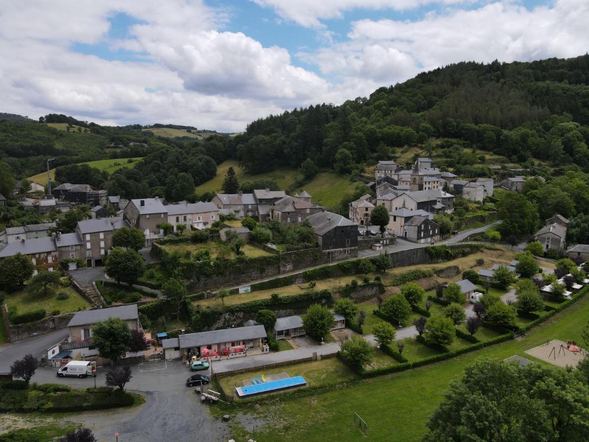Camping Le Jardin - Chalets, Bungalows Et Emplacements Nus Pour Des Vacances Nature Le Long De La Riviere Le Gijou Lacaze Exterior photo