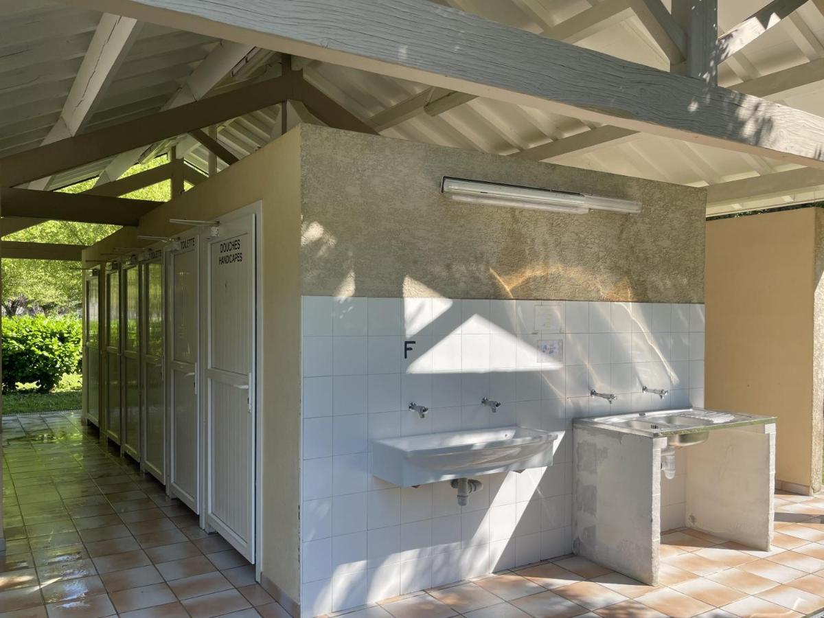 Camping Le Jardin - Chalets, Bungalows Et Emplacements Nus Pour Des Vacances Nature Le Long De La Riviere Le Gijou Lacaze Exterior photo